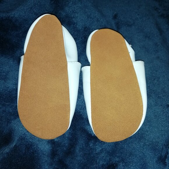NWOT-- Litiquet Soft Sole Baby/Toddler Shoes with Car Design - Picture 4 of 5